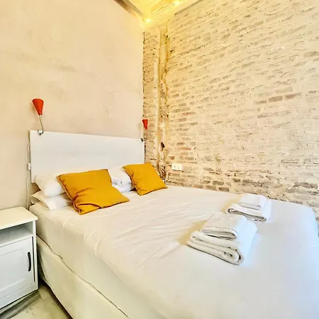 Click Triana - Patio Privado Apartment Seville Exterior photo
