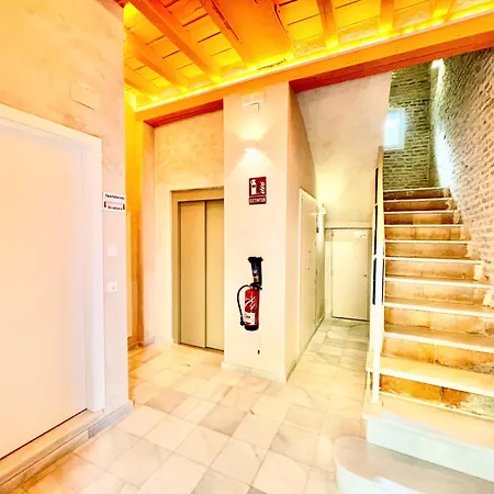 Click Triana - Patio Privado Apartment Seville Exterior photo